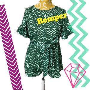 Green & white floral ditsy print ruffle belted romper shorts M/L